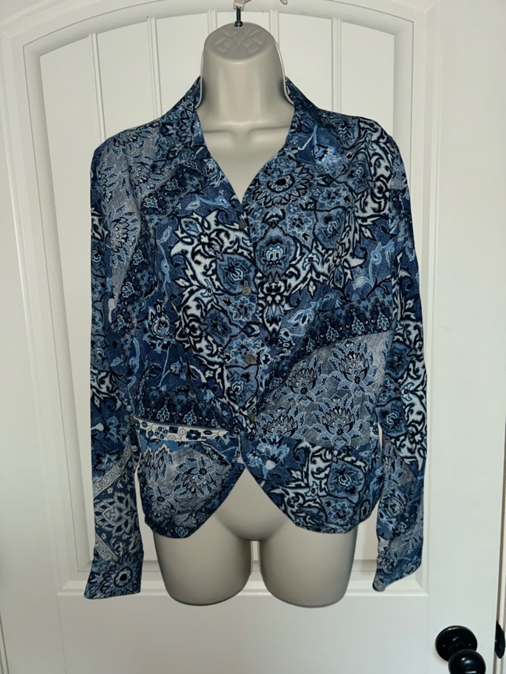 NEW Fifteen twenty Blue Paisley-Print Long-Sleeve V-Neck Blouse Twist Front Sz S